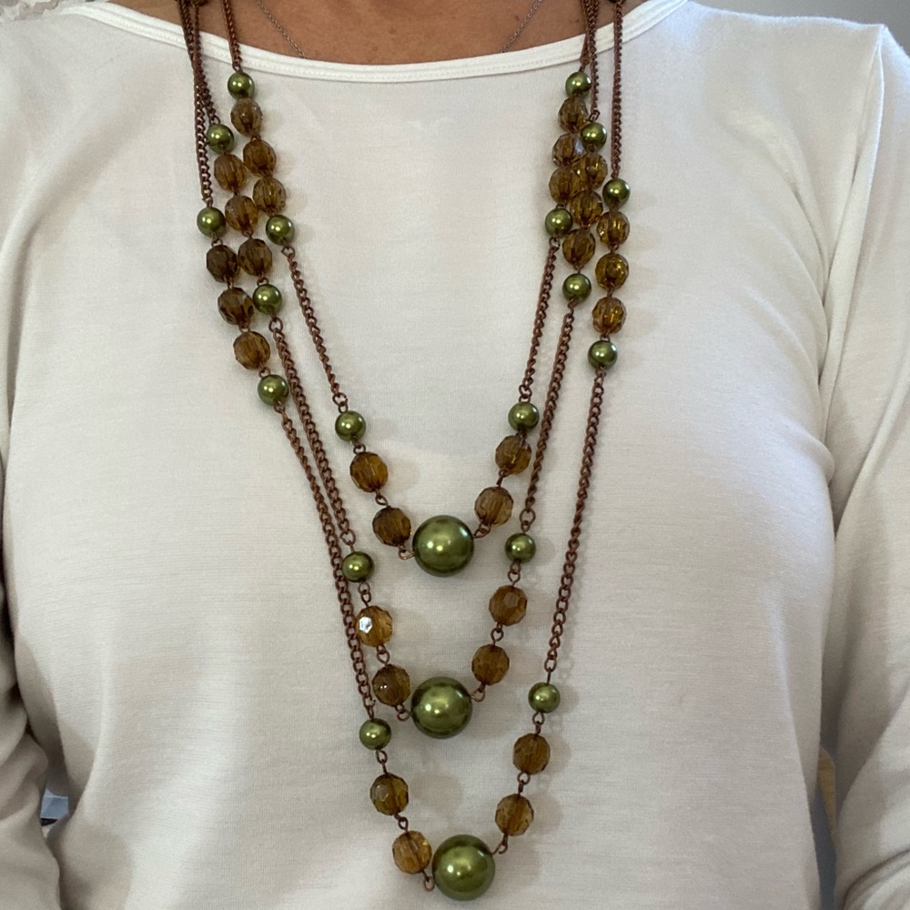 Great necklace no missing pieces